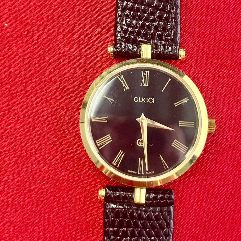 Gucci pre-own black Line 30mm Vintage round swiss unisex watch